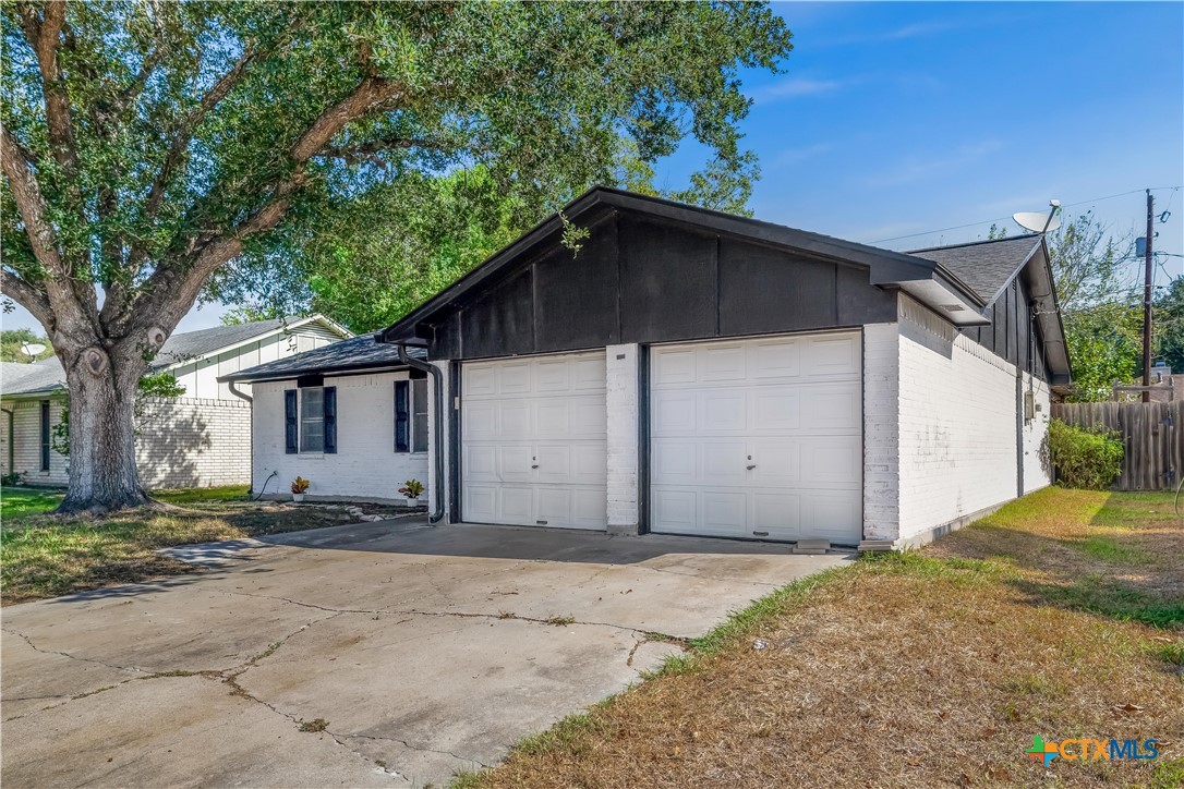512 Monterrey Drive Property Photo 3