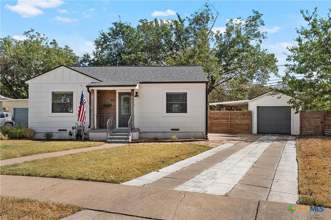 913 Alamo Court Property Photo 1
