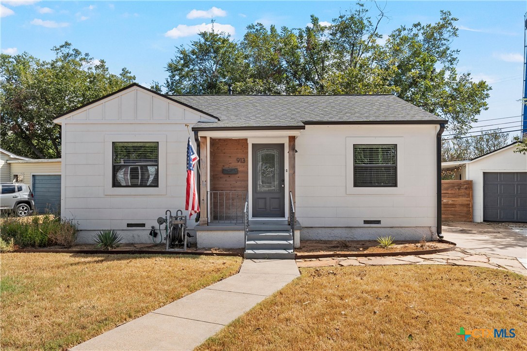 913 Alamo Court Property Photo 3