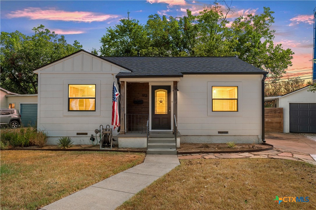 913 Alamo Court Property Photo 4