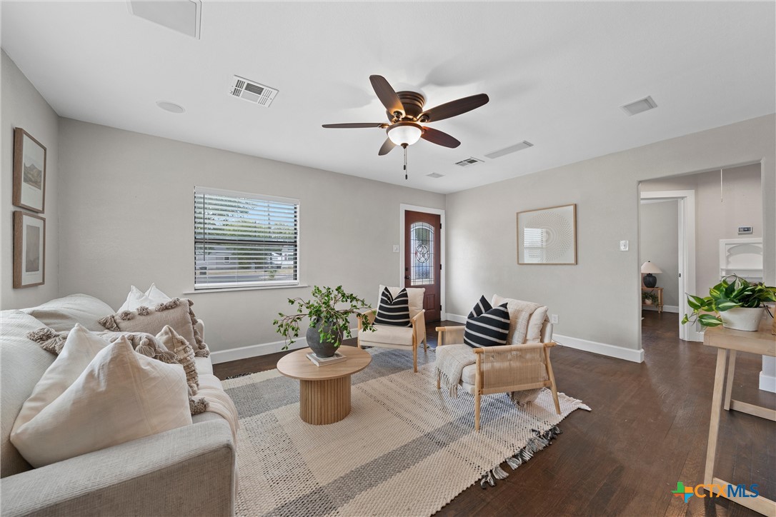 913 Alamo Court Property Photo 9