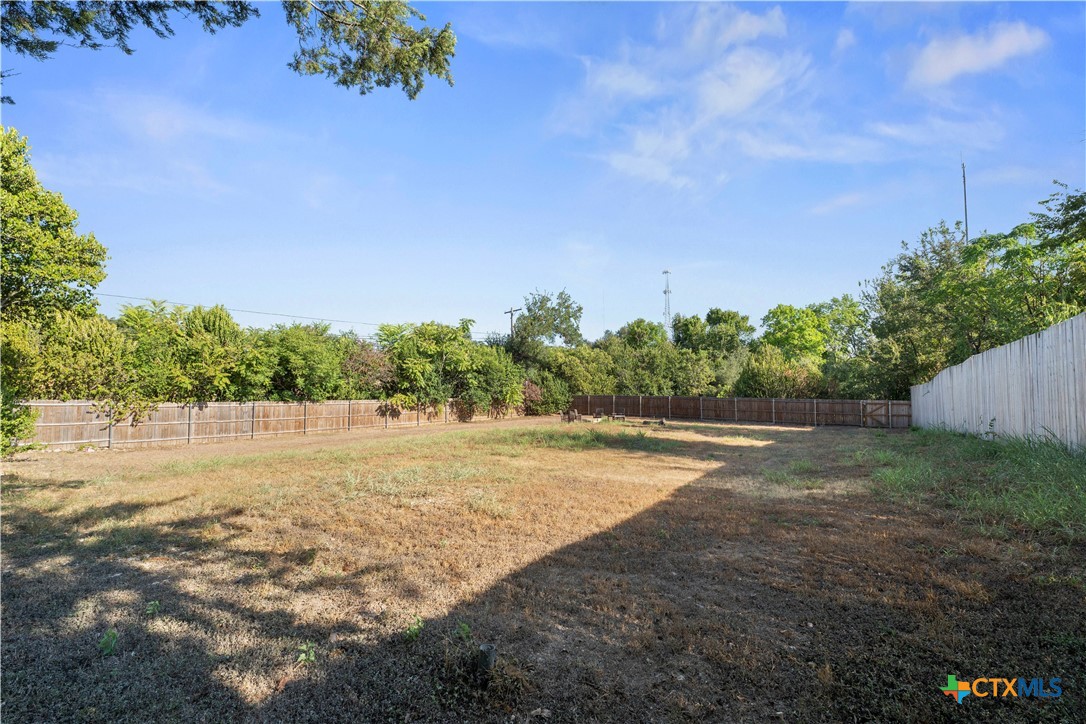 140 E 15th Avenue Property Photo 25