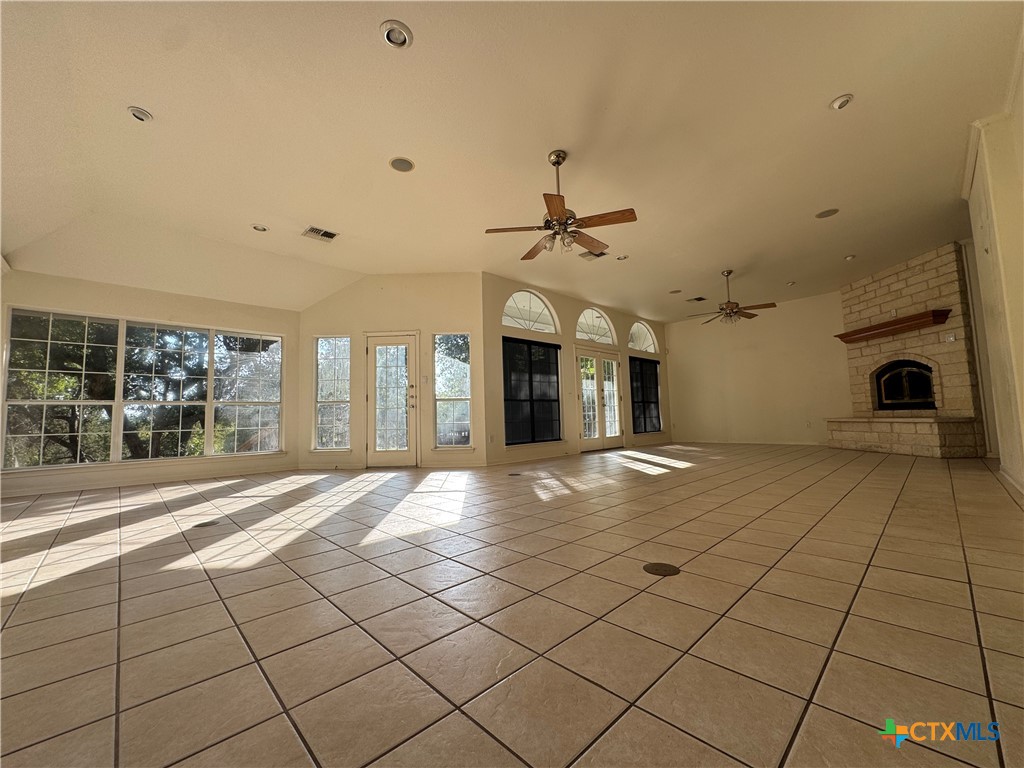 5008 Lakeaire Circle Property Photo 6