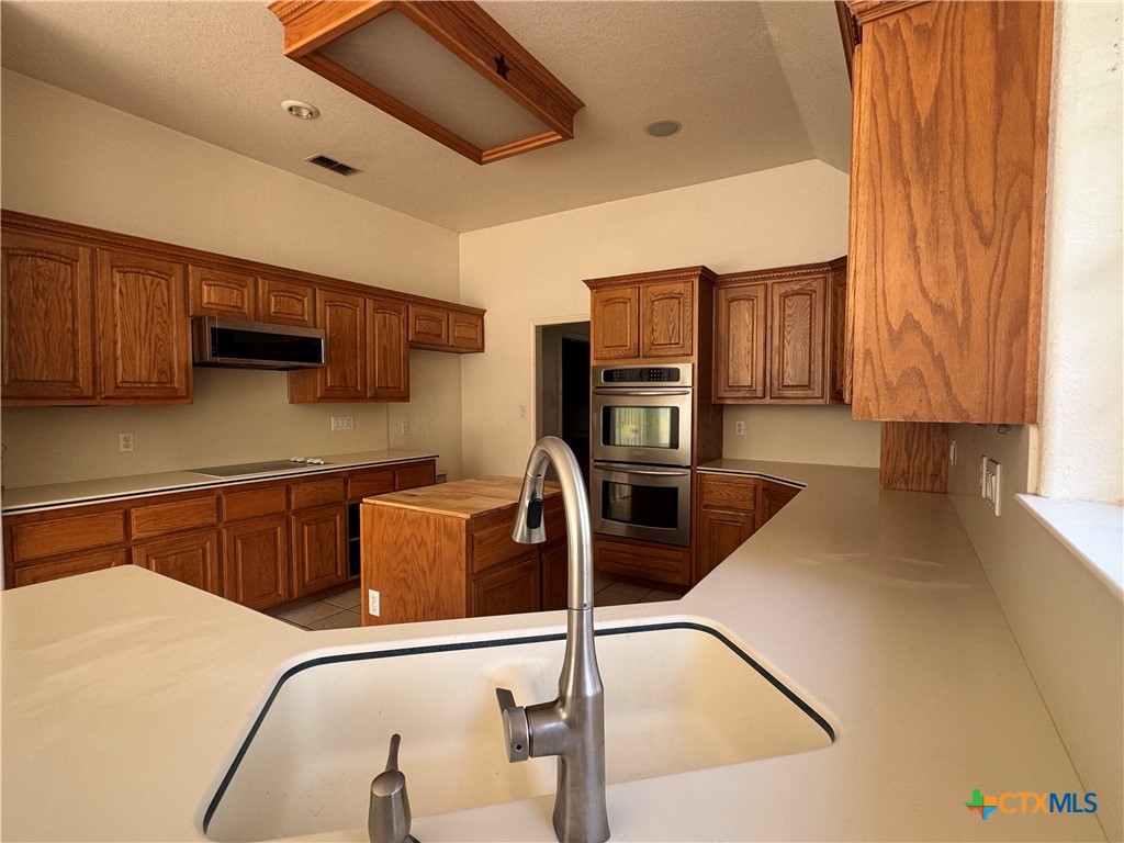 5008 Lakeaire Circle Property Photo 8