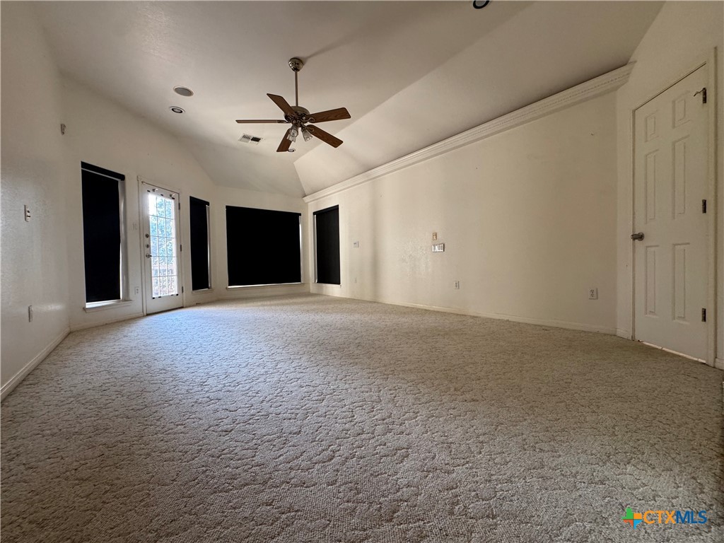 5008 Lakeaire Circle Property Photo 9