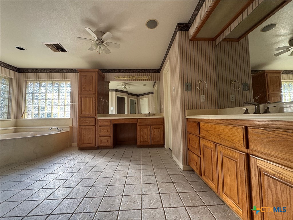 5008 Lakeaire Circle Property Photo 10