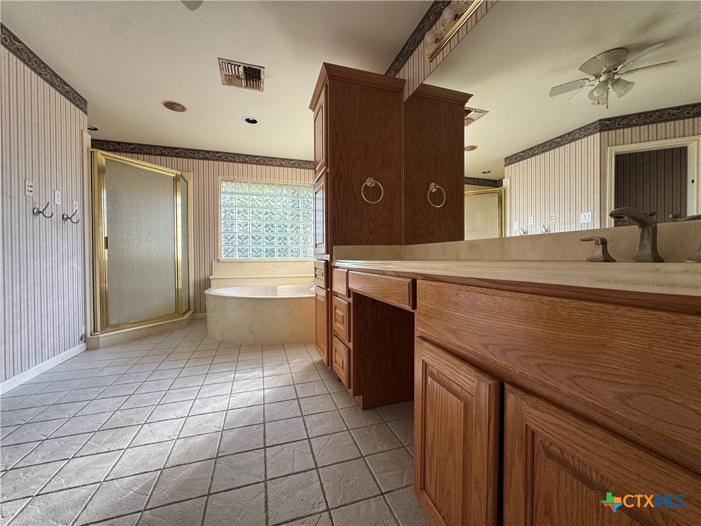 5008 Lakeaire Circle Property Photo 11