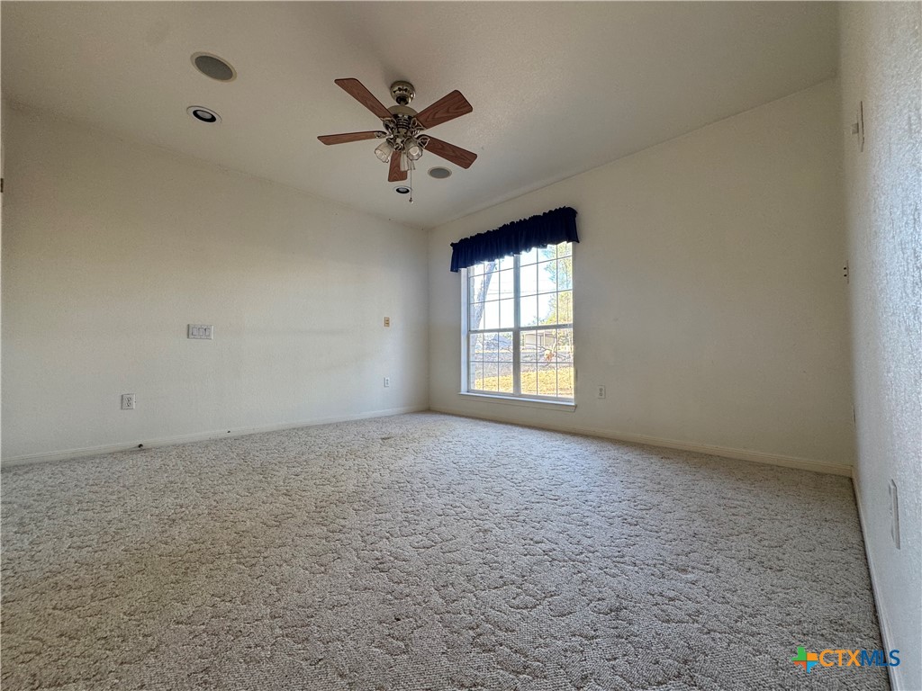 5008 Lakeaire Circle Property Photo 12