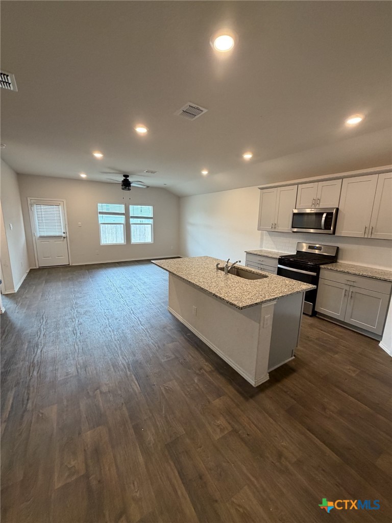 384 Trent Drive Property Photo 4