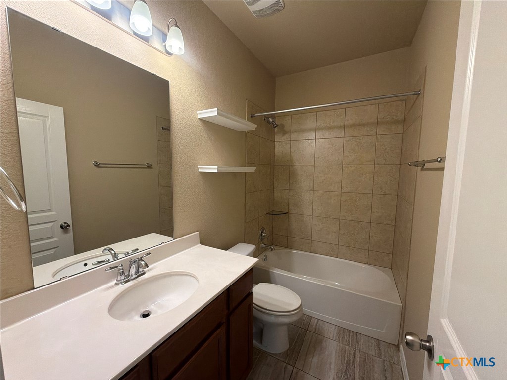 516 Wyndcrest Drive Property Photo 8
