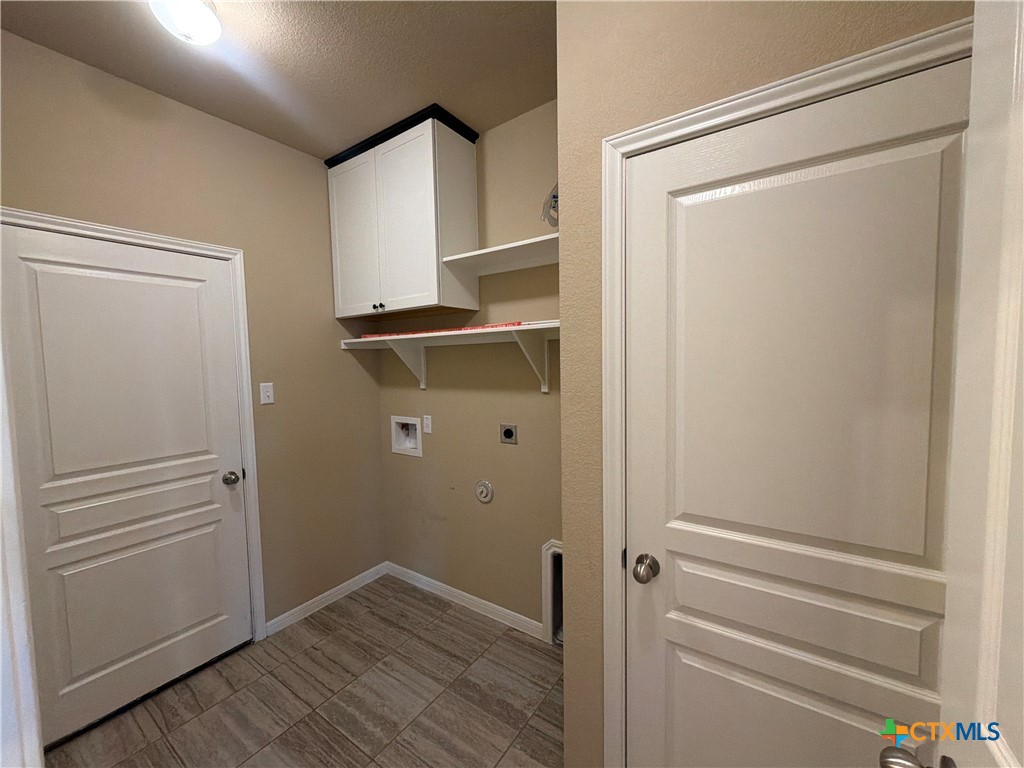 516 Wyndcrest Drive Property Photo 9