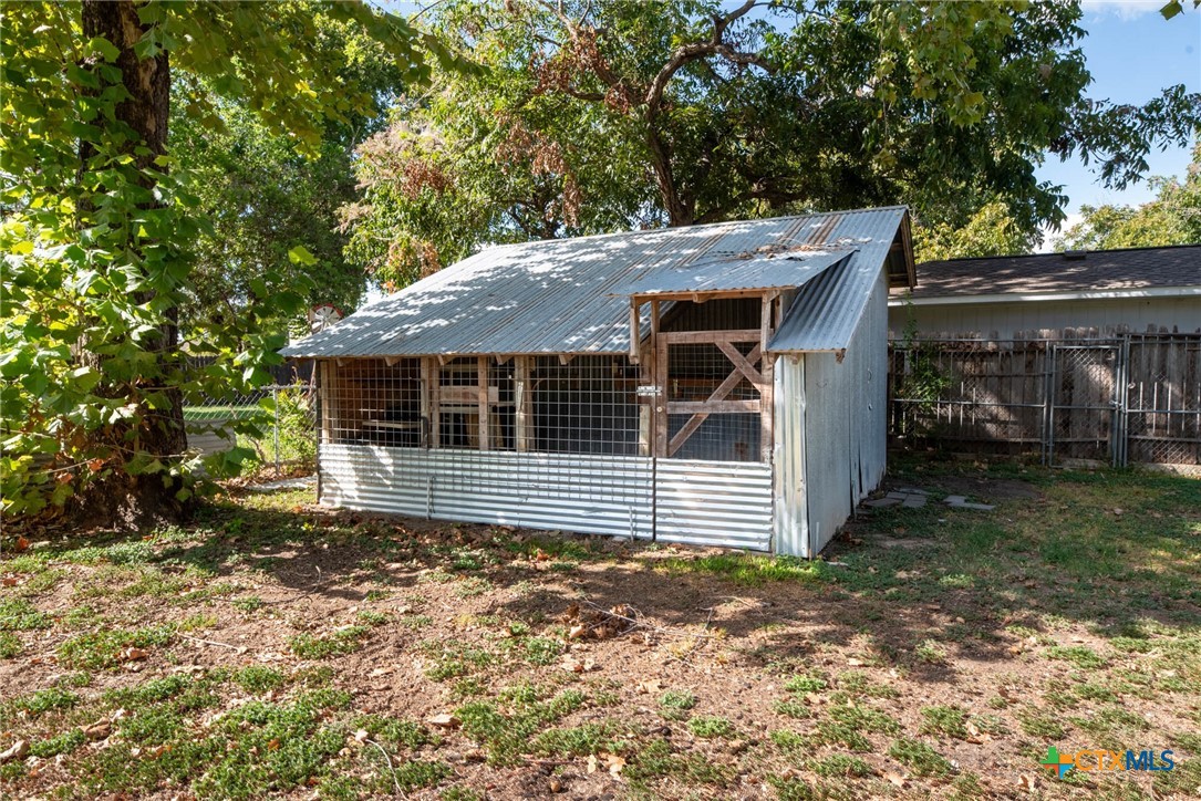 818 Mary Boulevard Property Photo 7