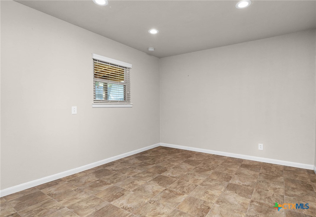 818 Mary Boulevard Property Photo 23