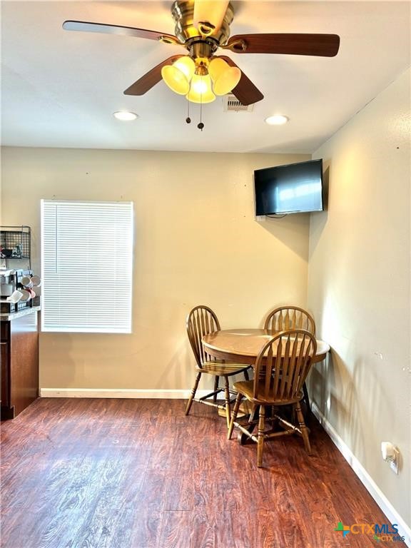 512 W Adams Street Property Photo 7