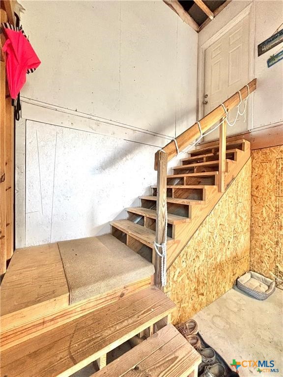 512 W Adams Street Property Photo 8
