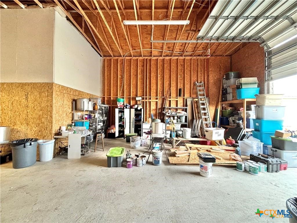 512 W Adams Street Property Photo 11