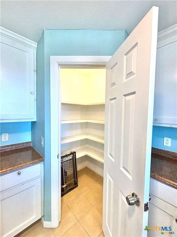 512 W Adams Street Property Photo 23