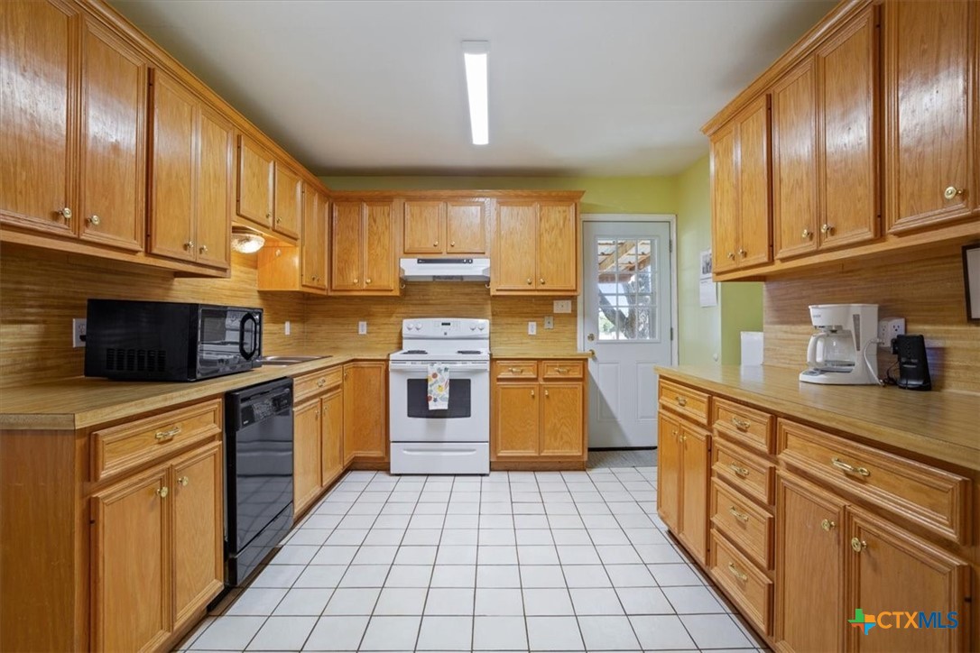 100 County Road 229 Property Photo 8