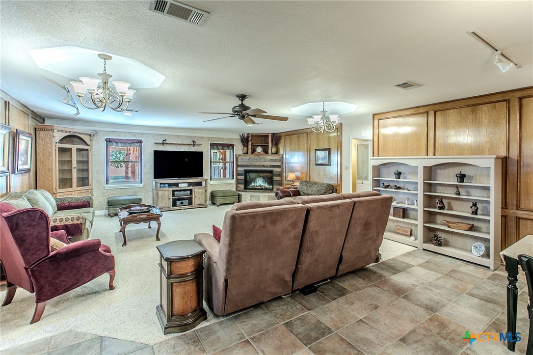 10941 Moffat Road Property Photo 4