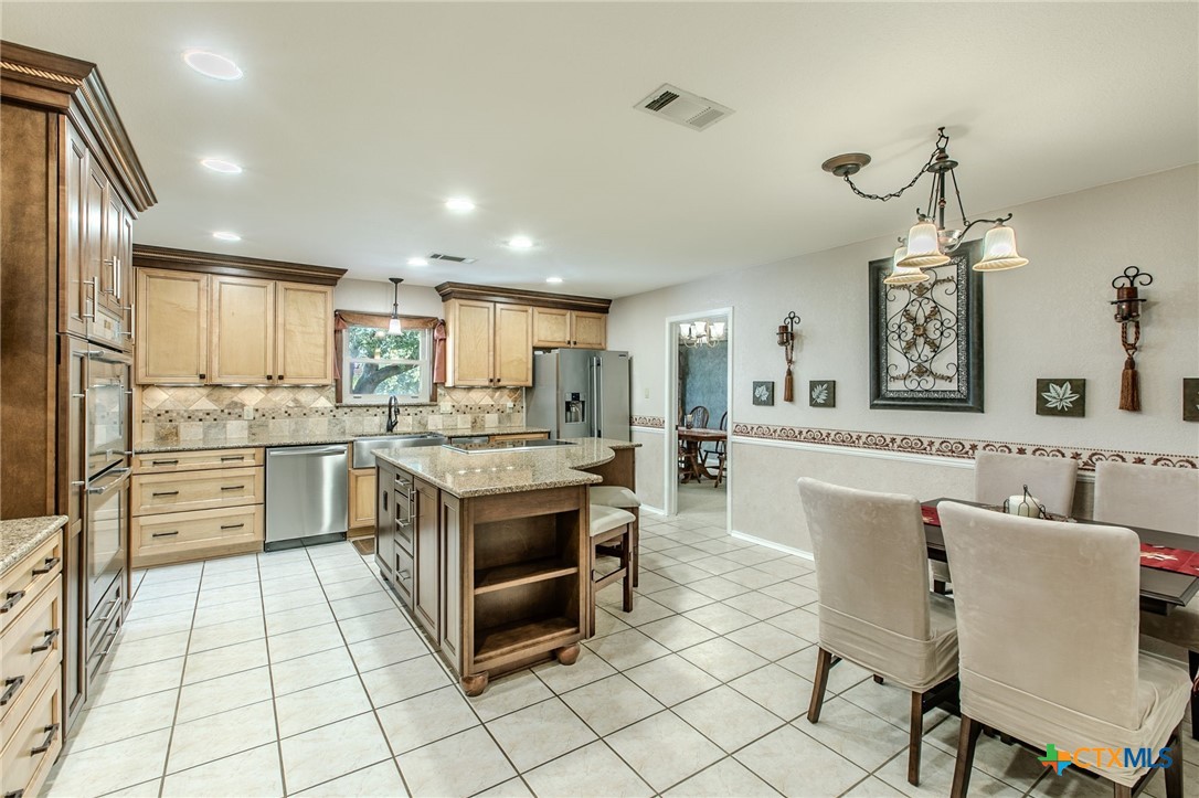 10941 Moffat Road Property Photo 8