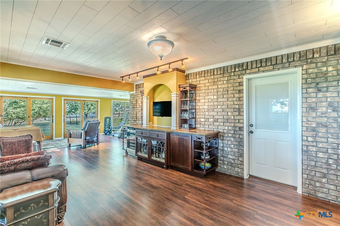 10941 Moffat Road Property Photo 12