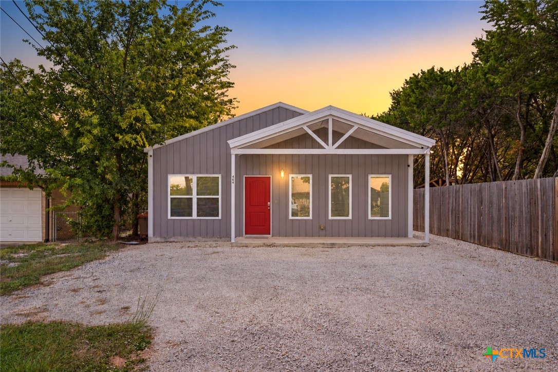 464 Pecan Row Property Photo 2