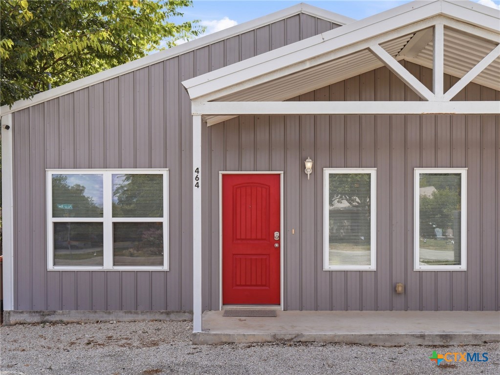 464 Pecan Row Property Photo 4