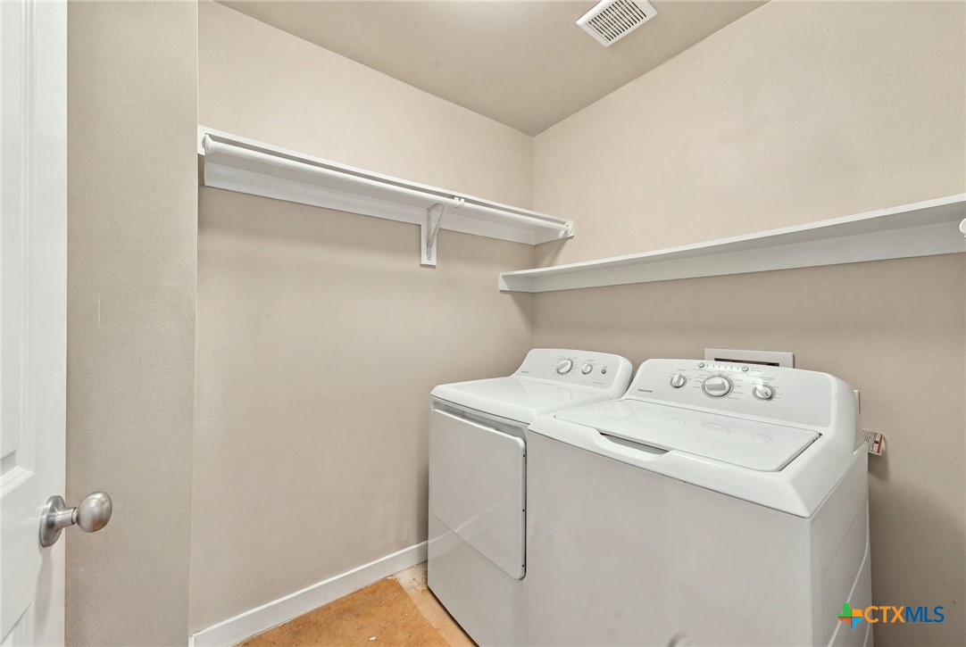 464 Pecan Row Property Photo 33