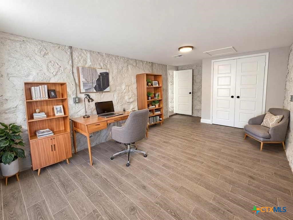 1115 W Main Street Property Photo 20