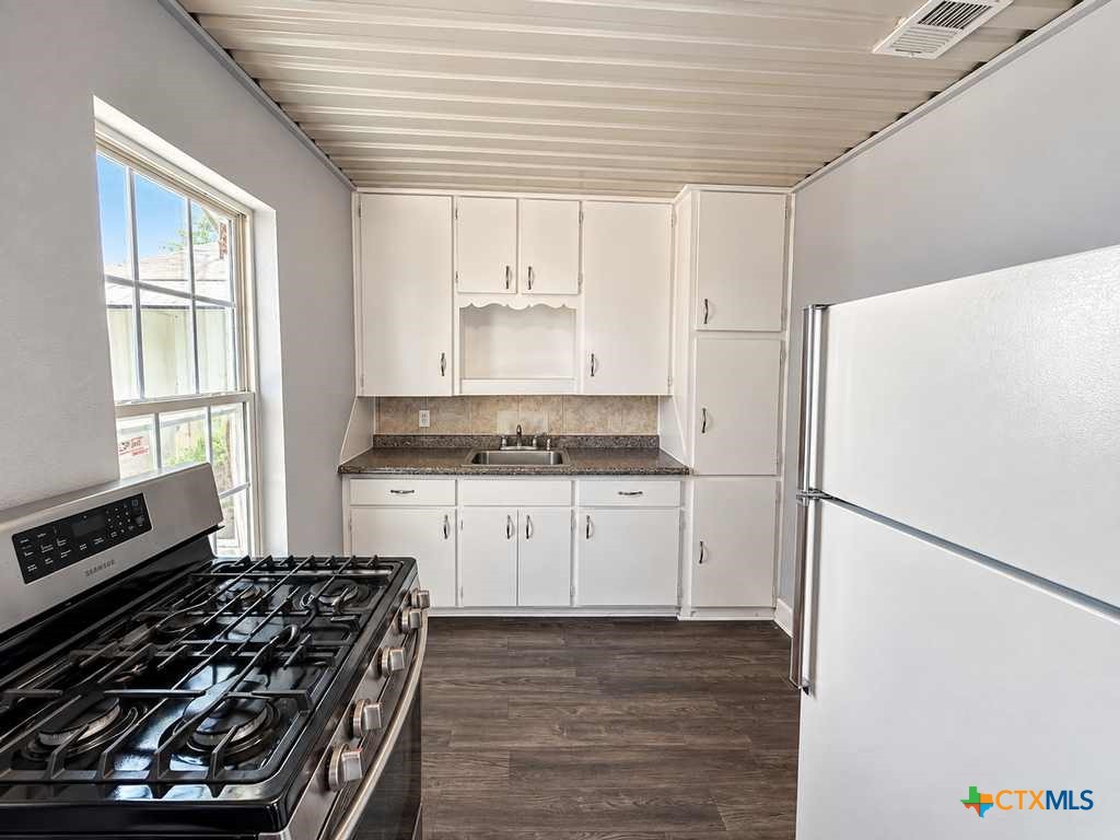 1115 W Main Street Property Photo 25