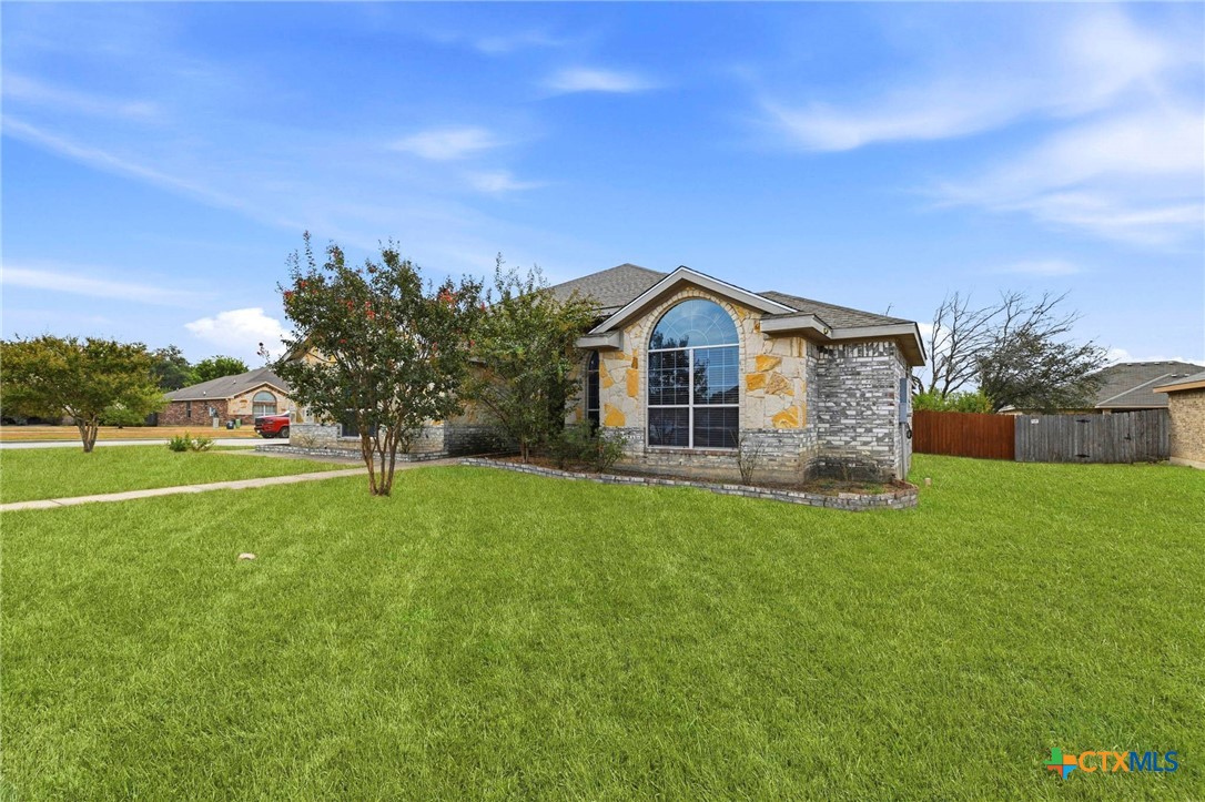 800 Cody James Drive Property Photo 2