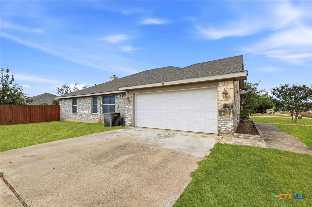 800 Cody James Drive Property Photo 3