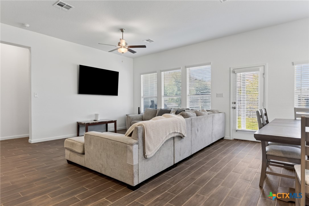 9351 Oxford Shire Property Photo 7