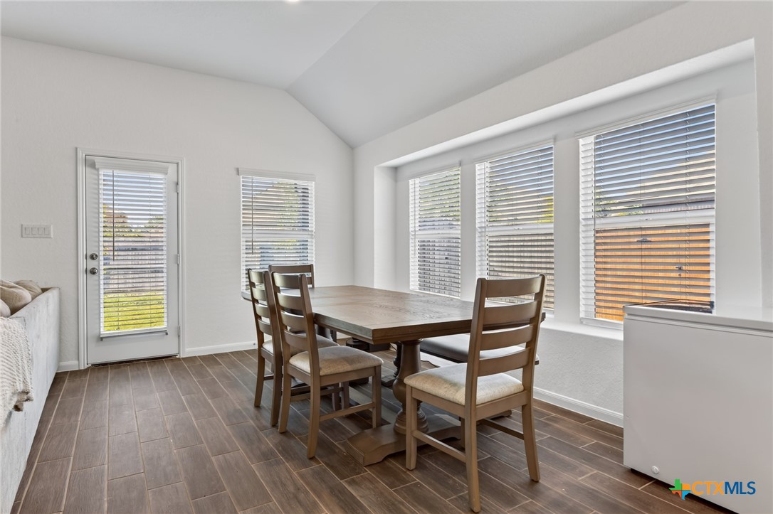 9351 Oxford Shire Property Photo 8