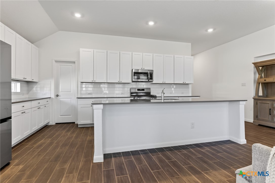 9351 Oxford Shire Property Photo 10