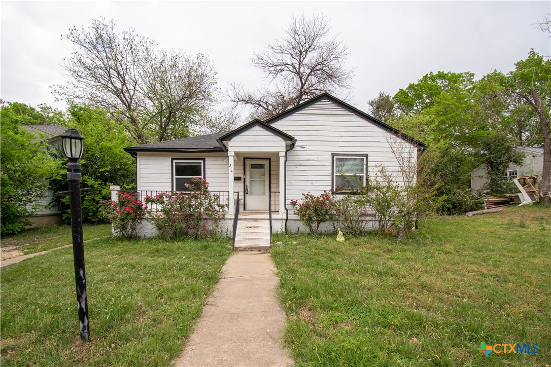 214 E Munroe Avenue Property Photo 1