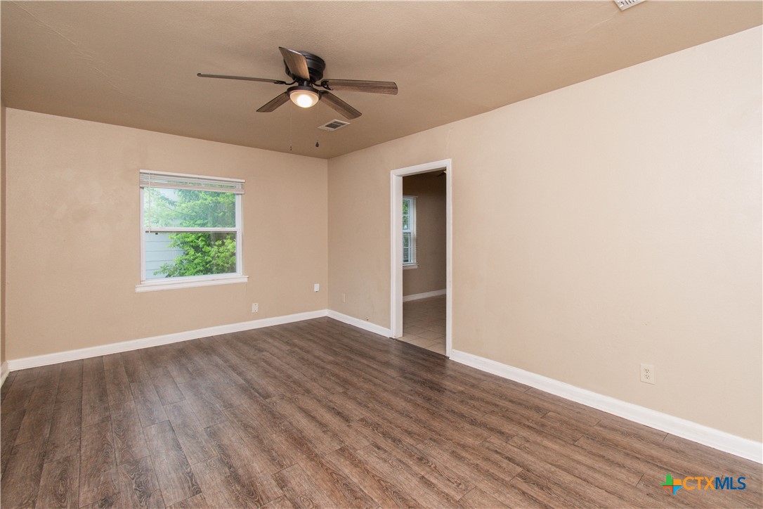 214 E Munroe Avenue Property Photo 2