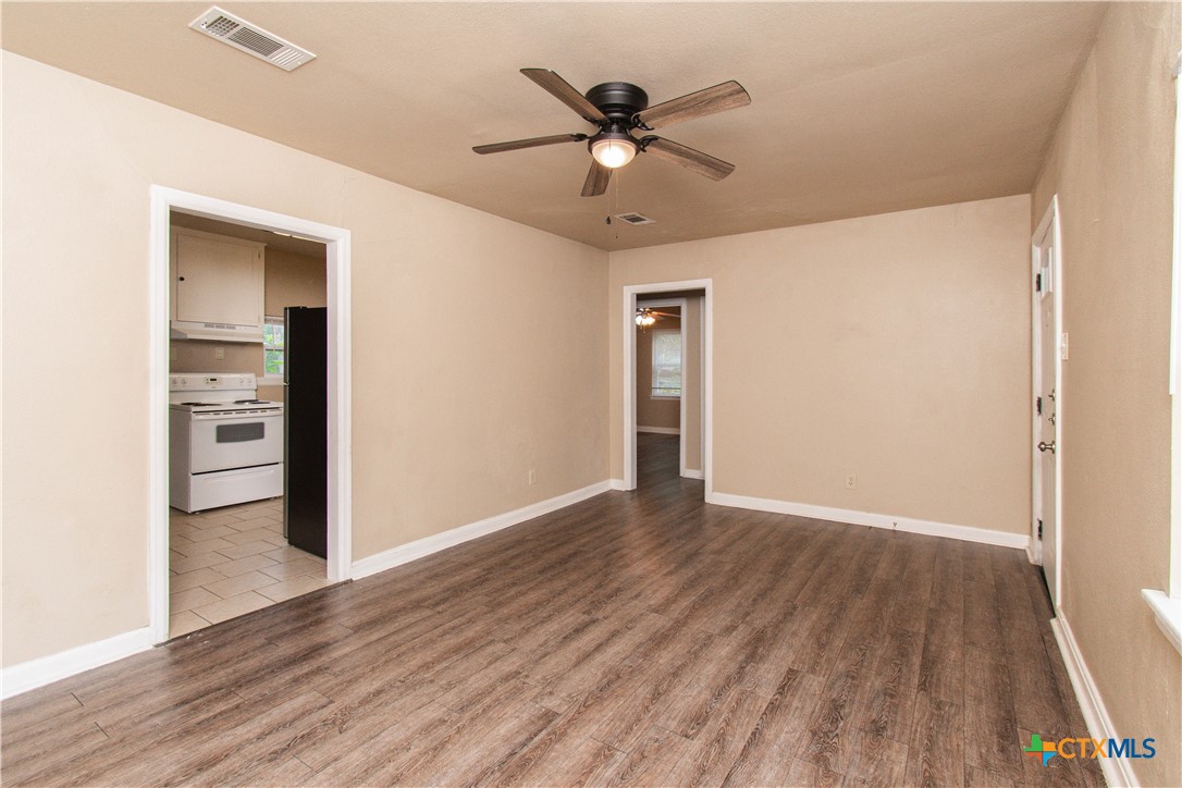 214 E Munroe Avenue Property Photo 3