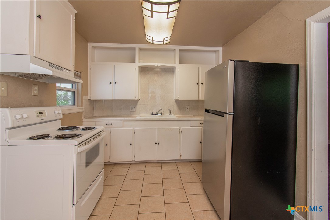 214 E Munroe Avenue Property Photo 6