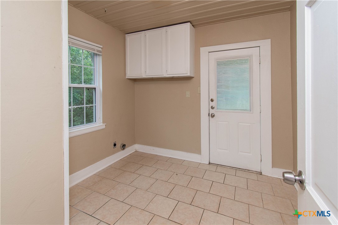 214 E Munroe Avenue Property Photo 7
