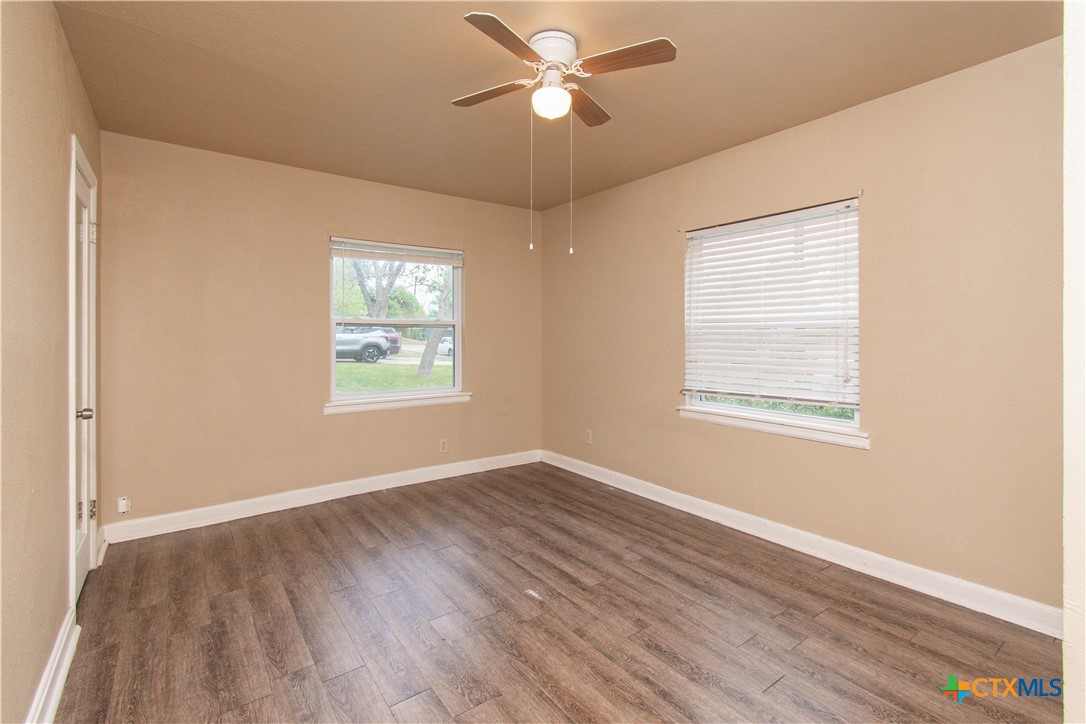 214 E Munroe Avenue Property Photo 8