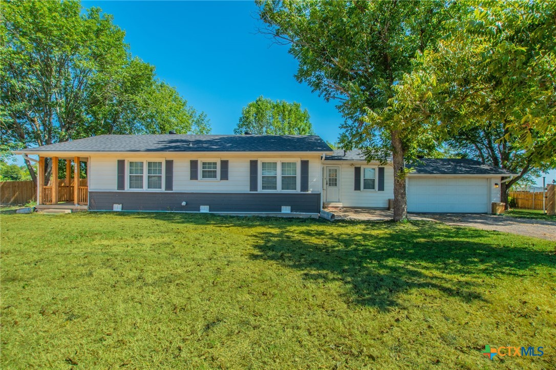 814 E Young Avenue Property Photo