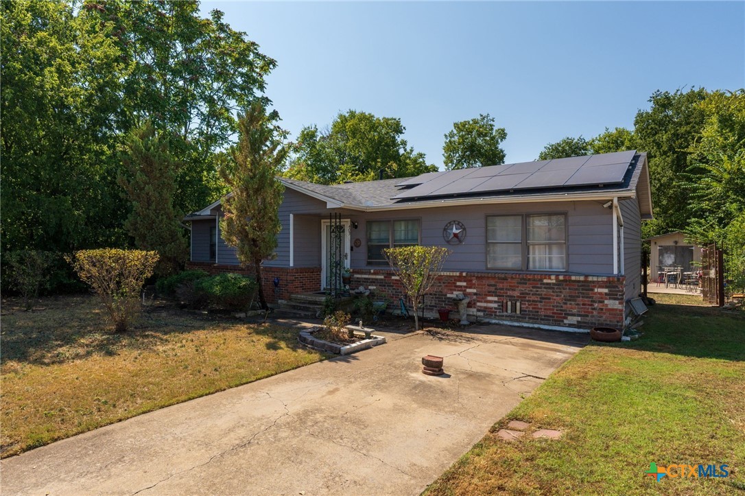 403 W Avenue F Property Photo 2