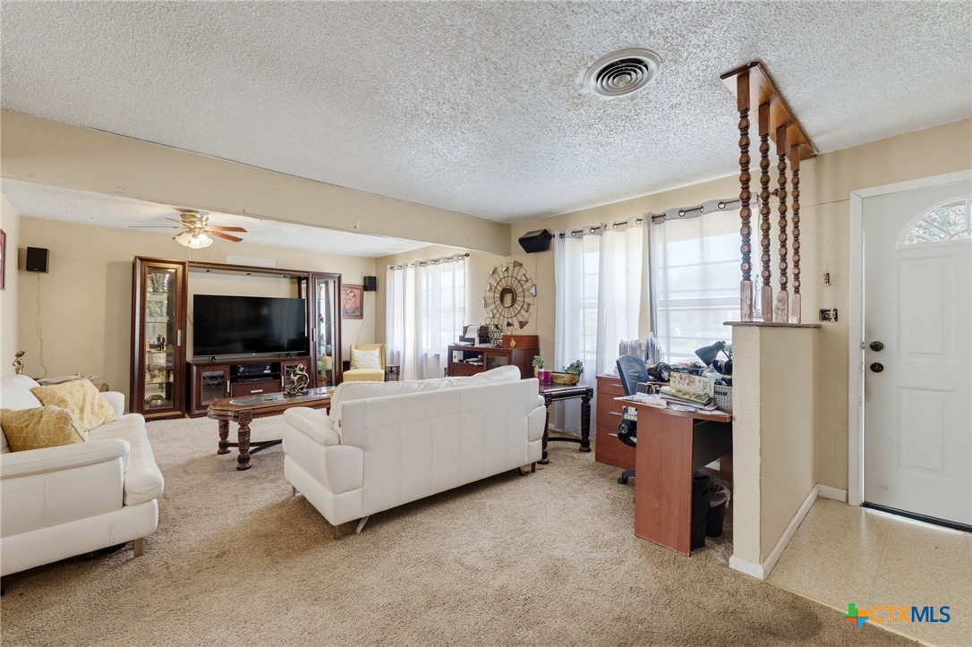 403 W Avenue F Property Photo 4