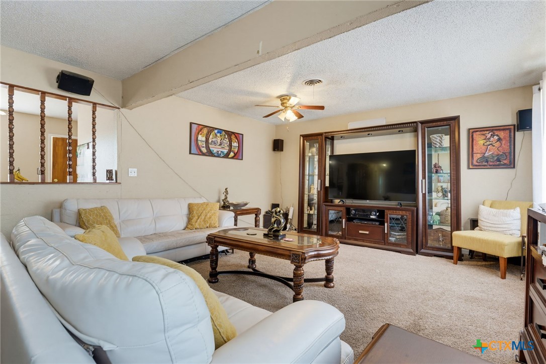 403 W Avenue F Property Photo 5