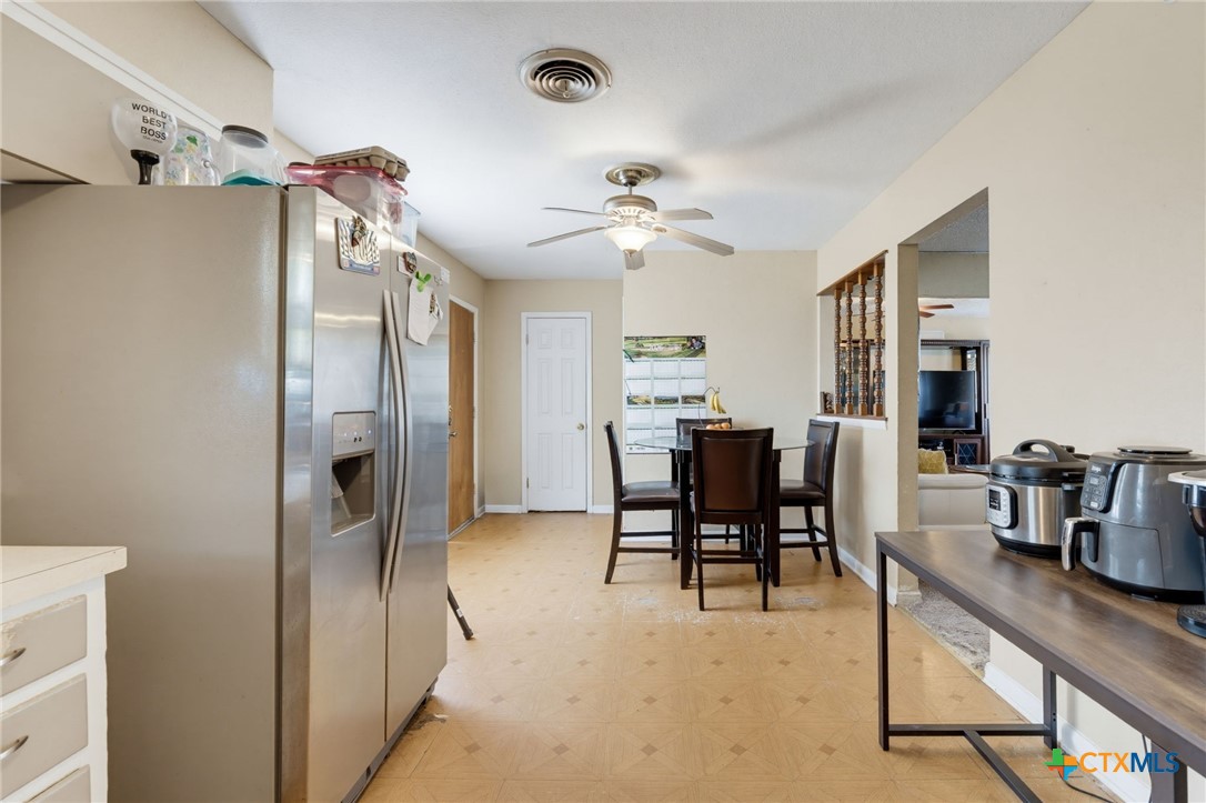 403 W Avenue F Property Photo 10