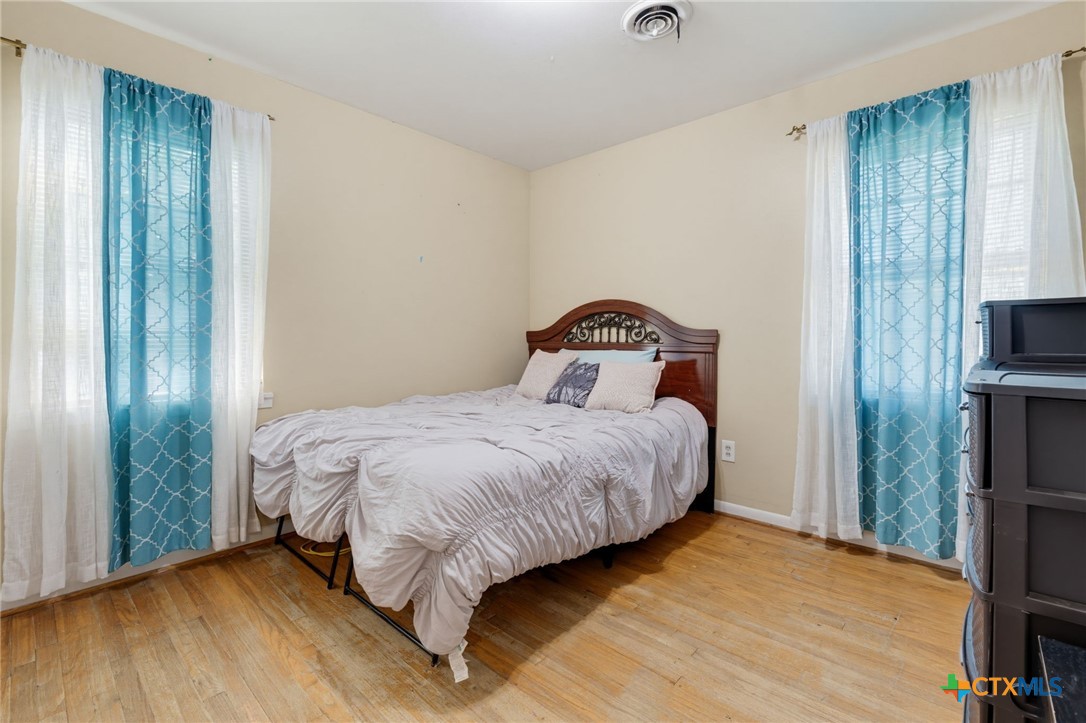 403 W Avenue F Property Photo 18