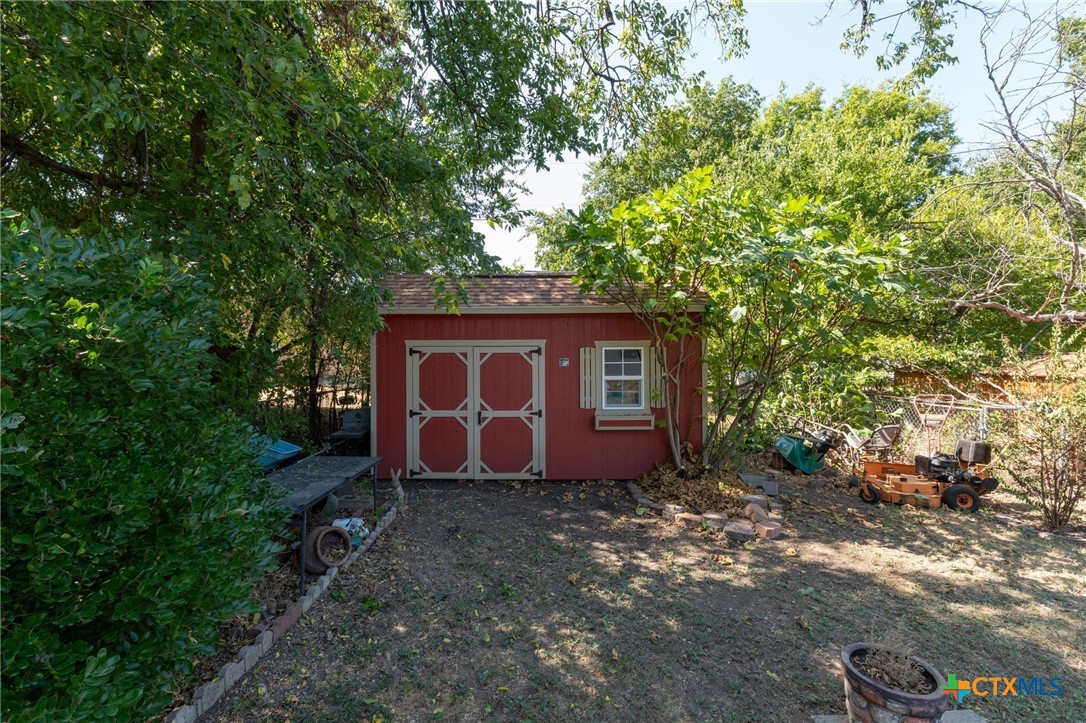 403 W Avenue F Property Photo 23