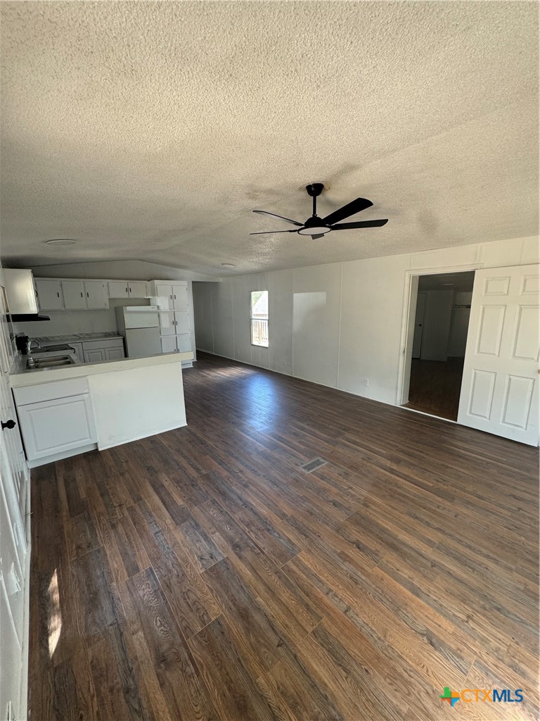 611 Flintstone Drive Property Photo 4