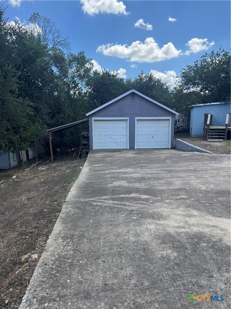 611 Flintstone Drive Property Photo 20